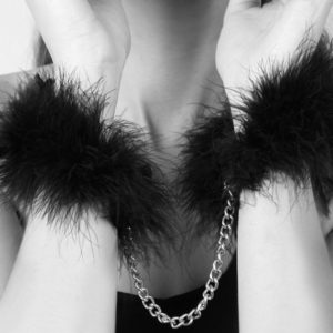bijoux-za-za-zu-feather-handcuffs-0
