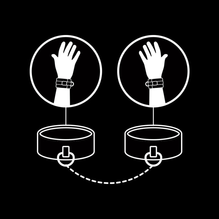 fetish-submissive-esposas-cuero-vegano-2