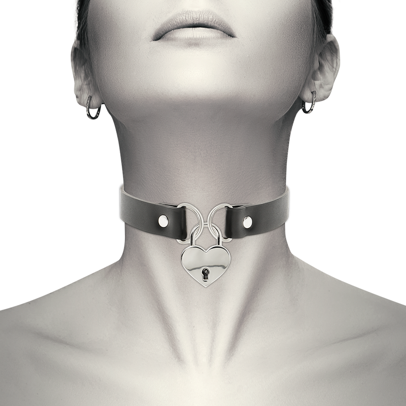 coquette-collar-cuero-vegano-accesorio-coraz?n-con-llave-0