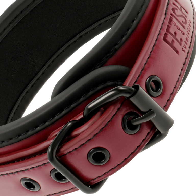 fetish-submissive-dark-room-collar-con-cadena-1