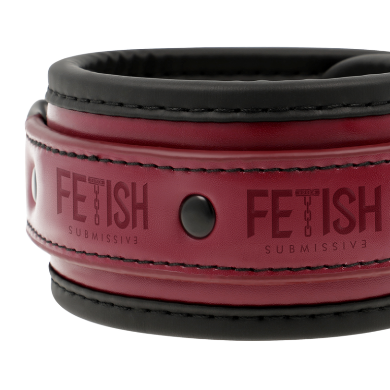 fetish-submissive-dark-room-esposas-tobillos-cuero-vegano-5