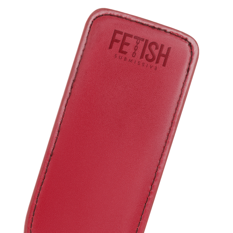 fetish-submissive-dark-room-fusta-cuero-vegano-2