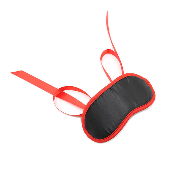 ohmama---fetish-negro-bordes-rojos-1