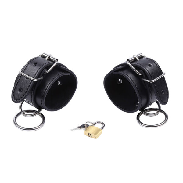 ohmama-fetish---restricciones-muÑecas-con-anillas-7