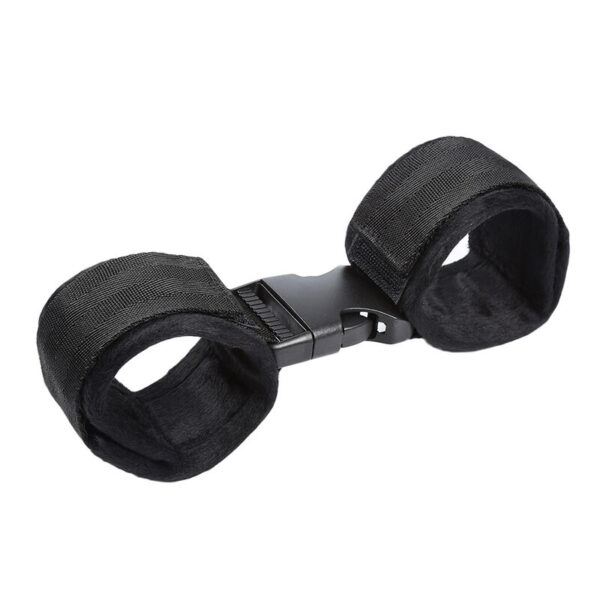 ohmama-fetish---restricciones-muÑeca-con-broche-2