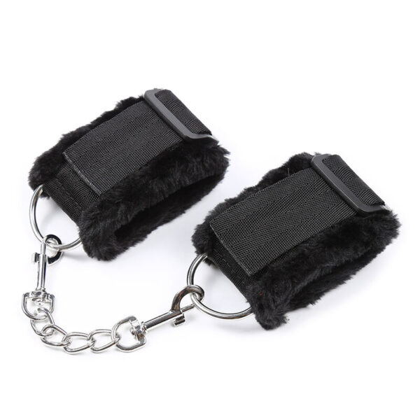 ohmama-fetish---restricciones-muÑecas-con-pelitos-7