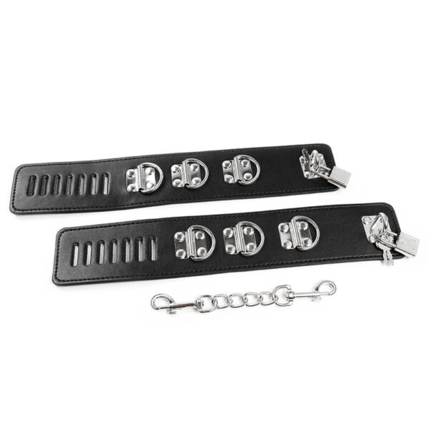 ohmama-fetish---restricciones-tobillos-con-candado-1
