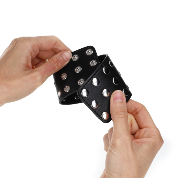 kink---muÑequeras-con-cierre-a-presiÓn-lleno-de-tachuelas-ajustable-negro-19-24-cm-x-5.5-cm-1