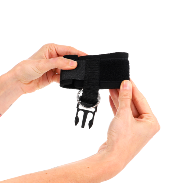 kink---muÑequeras-neopreno-con-cierre-de-gancho-negro-ajustable-22-34-cm-3