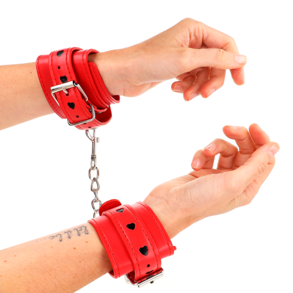 kink---muÑequeras-rojo-con-incrustaciÓn-de-corazÓn-negro-ajustable-21-28-cm-x-5.5-cm-2